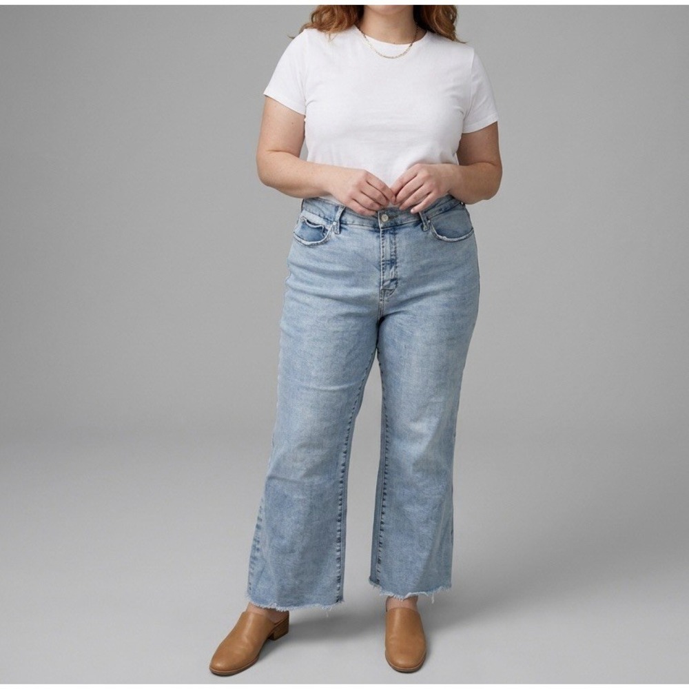 Good American Good Legs Mini Boot Crop Light Wash Soft Tech Jeans Raw‎ Hem Sz 18